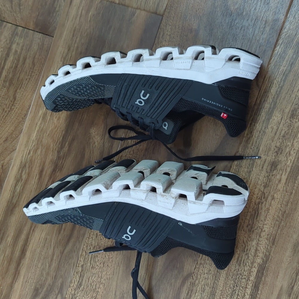 On Running Helion Shoes - Picture 3 of 8